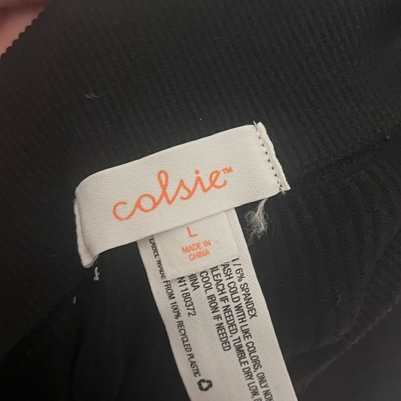 Colsie Black Ribbed Shorts - Picture 2 of 3